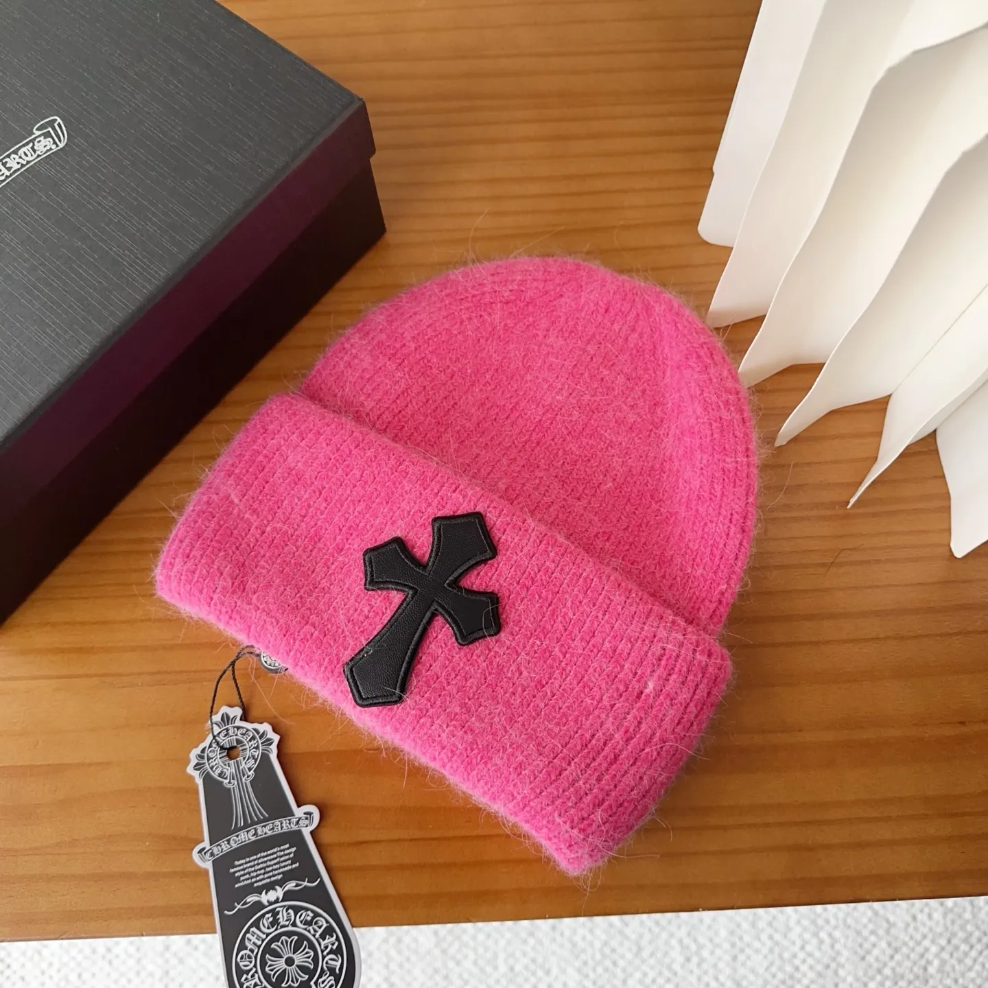 💰56 Crow Heart Angora Rabbit Fur Knitted Beanie for Autumn and Winter. This must be a favorite of minimalism. It is clean, neat, fashionable and versatile, and will definitely not be picky about your face shape! A fashionable classic that lasts forever! Fashionable black and white can be purchased together!